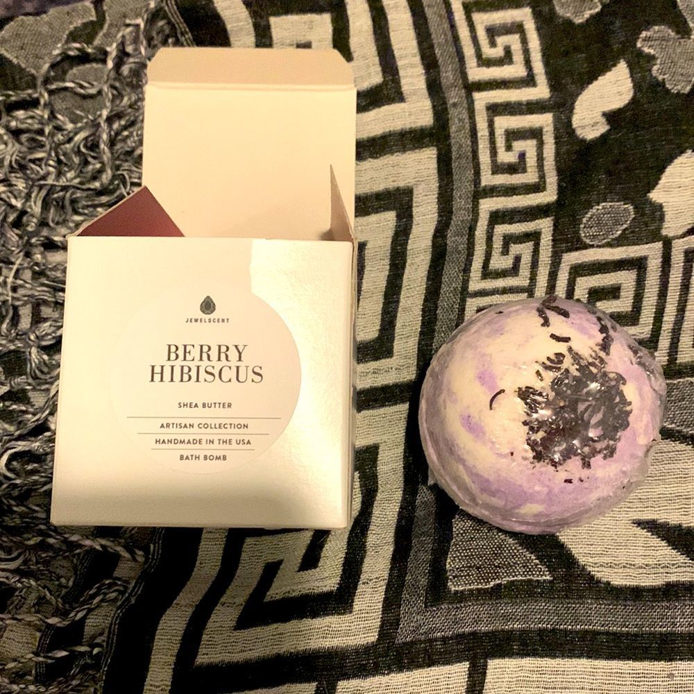 🛁💣 - Jewelscent BERRY HIBISCUS ARTISAN BATH BOMB